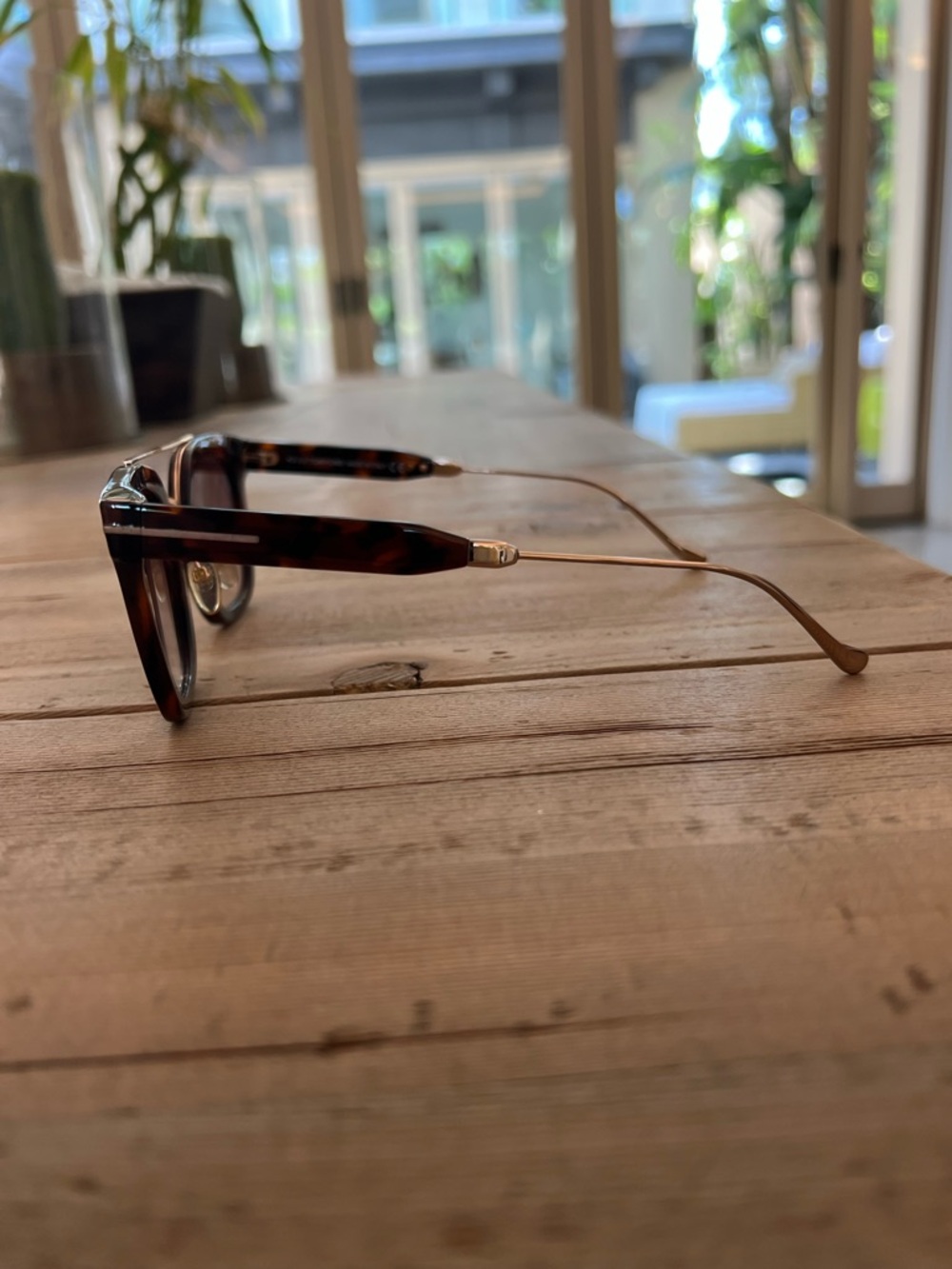 Tom Ford Men’s Tortoiseshell Frame with Brown Gradient Lenses - Picture 2 of 4